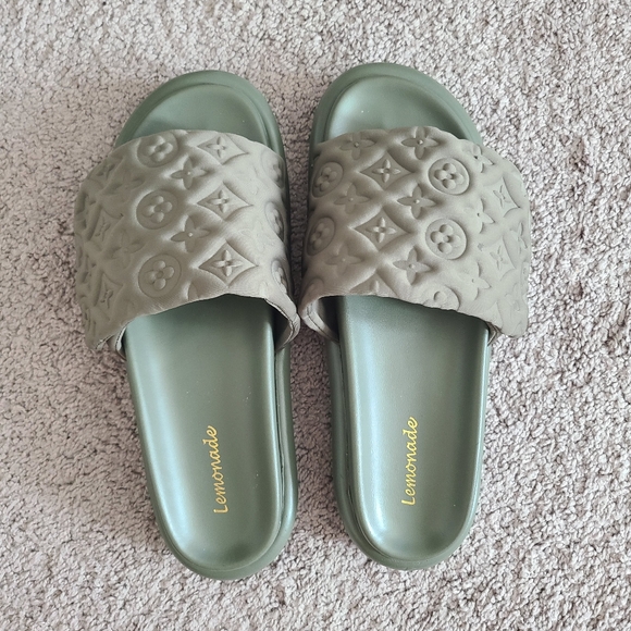 New Green Boutique Sandals - Picture 3 of 4